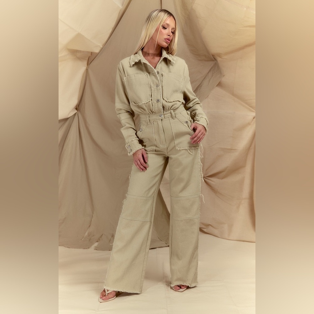Pretty Little Thing Tan Denim Cargo Jumpsuit Long Sleeve Size US 2‎